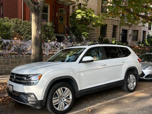 Used 2020 Volkswagen Atlas SE w/ Panoramic Sunroof Package image 1