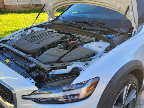 Used 2025 Volvo V60 B5 Cross Country Plus image 21