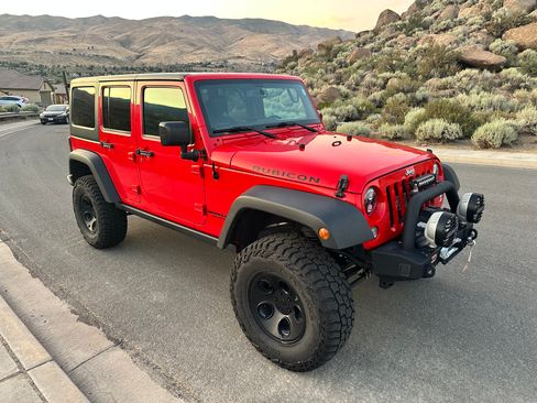 Used 2016 Jeep Wrangler Unlimited Rubicon w/ Connectivity Group image 6