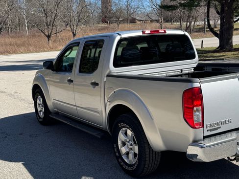 Used 2010 Nissan Frontier SE image 4