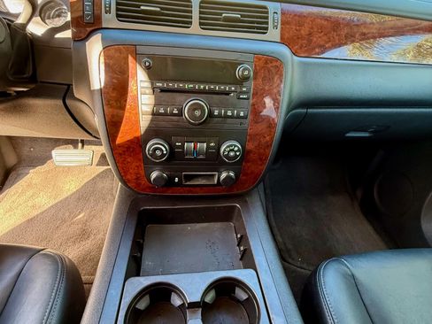 Used 2013 Chevrolet Tahoe LS image 18