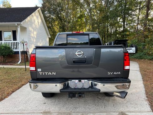 Used 2011 Nissan Titan SV w/ SV Premium Utility Pkg AWD/4WD image 15