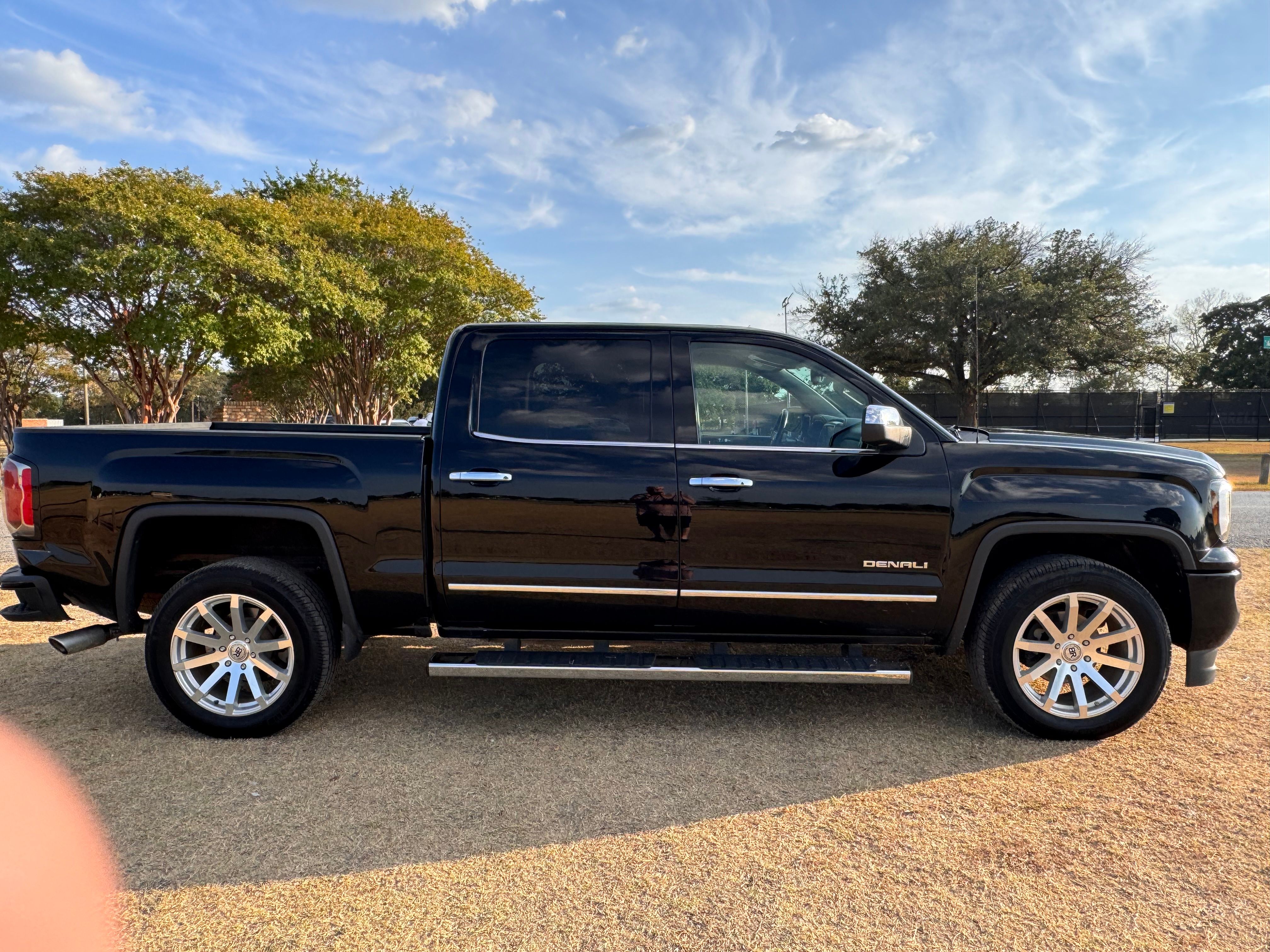 Used 2017 GMC Sierra 1500 Denali AWD/4WD image 5