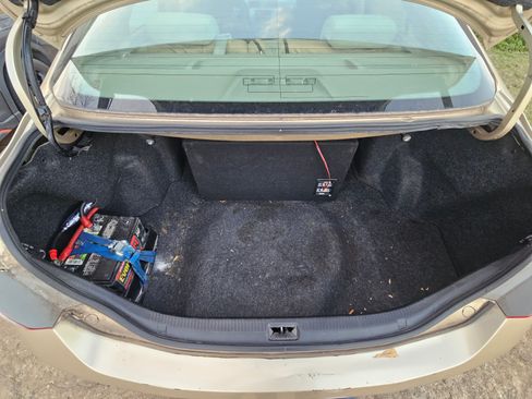 Used 2011 Toyota Camry LE image 9