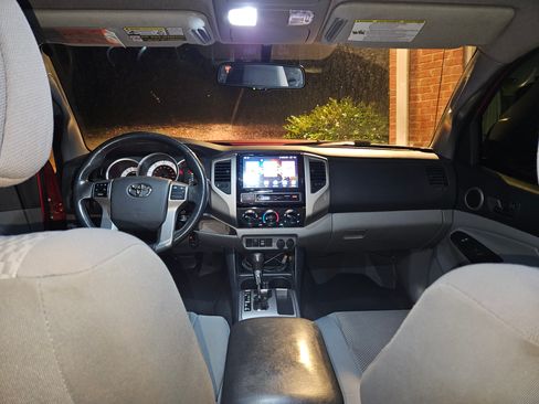 Used 2013 Toyota Tacoma PreRunner w/ SR5 Pkg image 14