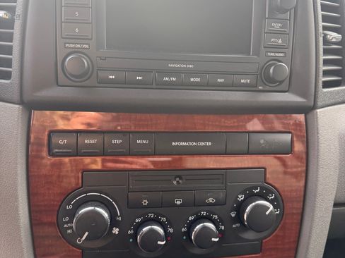 Used 2005 Jeep Grand Cherokee Limited image 10