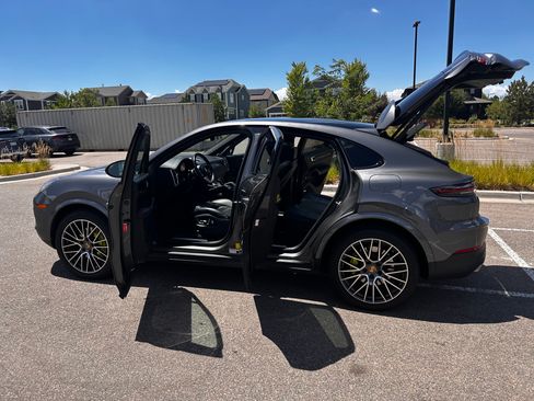 Used 2020 Porsche Cayenne E-Hybrid Coupe AWD/4WD image 6