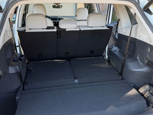 Used 2018 Volkswagen Tiguan SEL Premium image 6