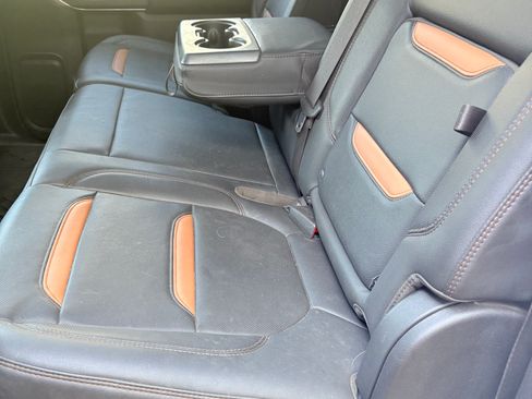 Used 2020 GMC Sierra 2500 AT4 w/ AT4 Premium Package AWD/4WD image 9