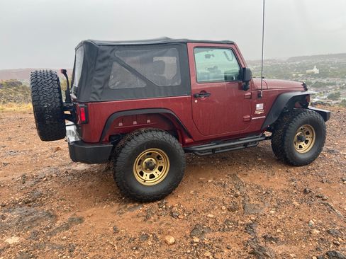 Used 2010 Jeep Wrangler Sahara image 27