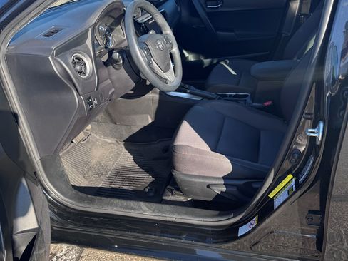 Used 2017 Toyota Corolla LE image 5