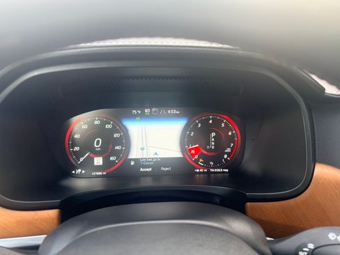 Used 2017 Volvo S90 T5 Inscription w/ Convenience Package image 22