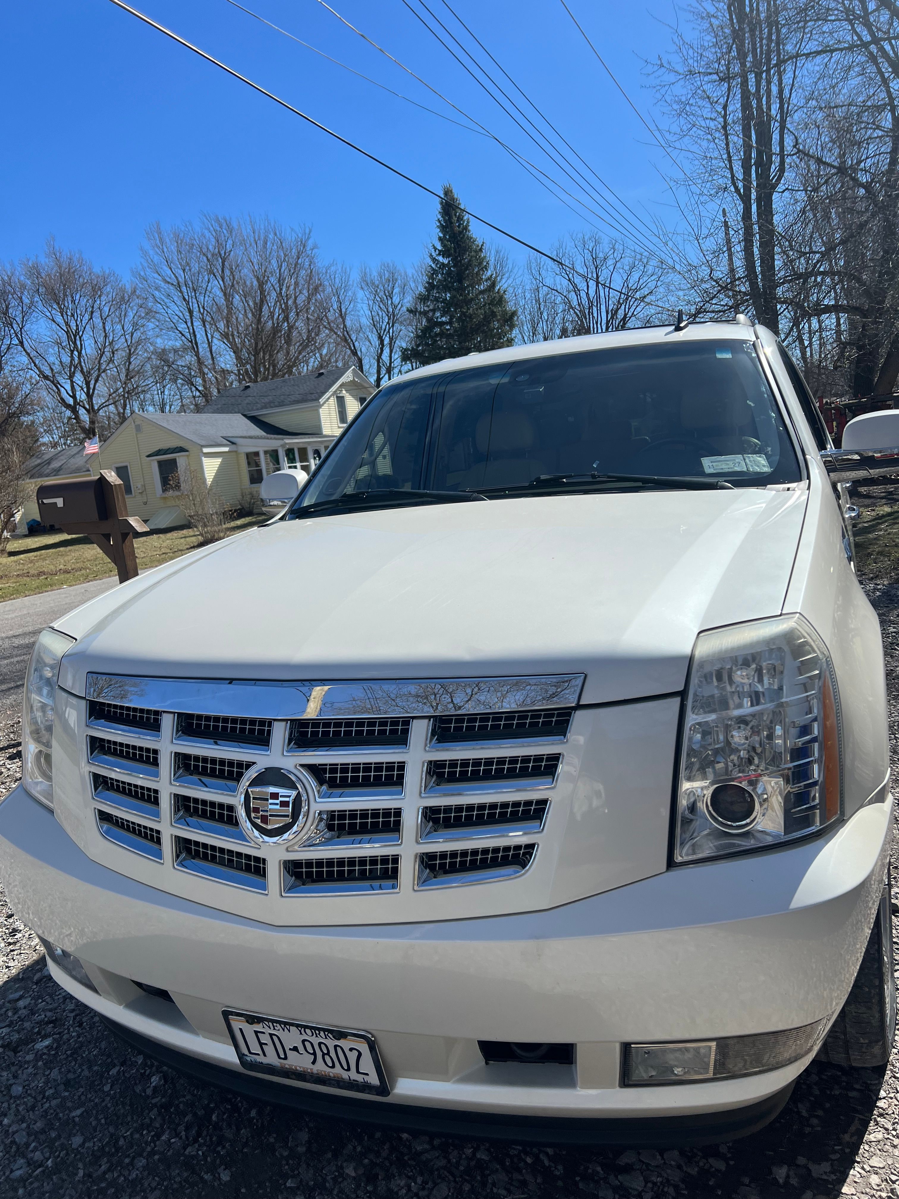 Used 2007 Cadillac Escalade AWD w/ Information Package image 5