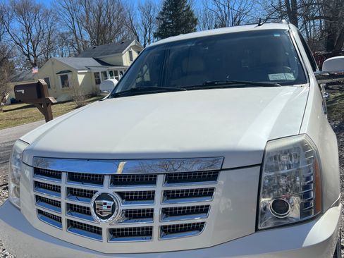 Used 2007 Cadillac Escalade AWD w/ Information Package image 5