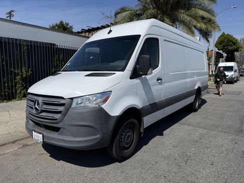 Used 2022 Mercedes-Benz Sprinter 3500 image 1