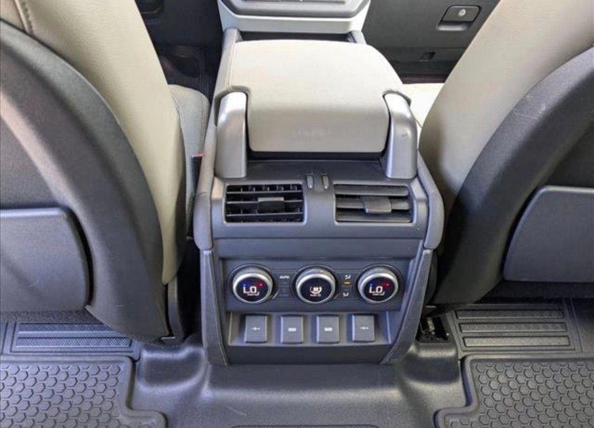 Used 2020 Land Rover Defender 110 SE AWD/4WD image 8