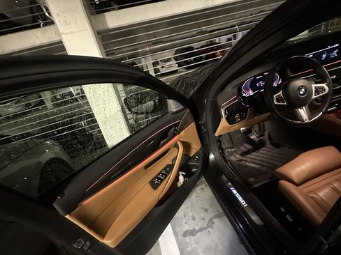 Used 2020 BMW M550i xDrive M550i xDrive Sedan 4D w/ Premium Package image 25