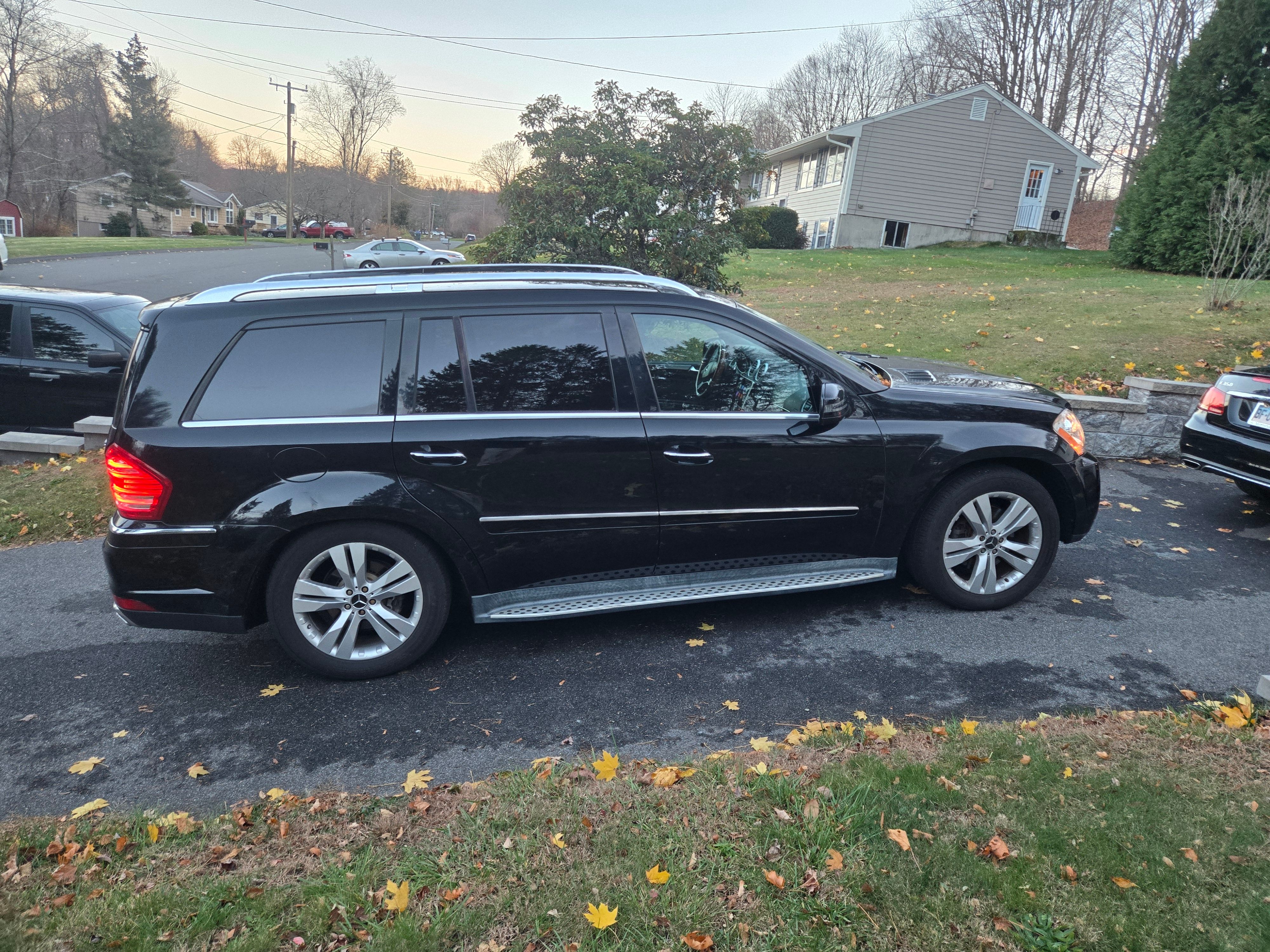 Used 2012 Mercedes-Benz GL 450 4MATIC image 2