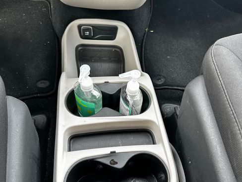 Used 2024 Chrysler Voyager LX image 21