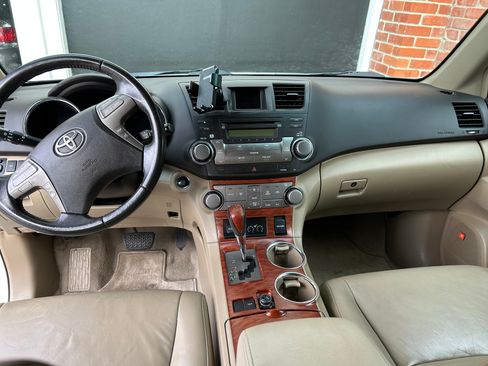 Used 2010 Toyota Highlander Limited image 14