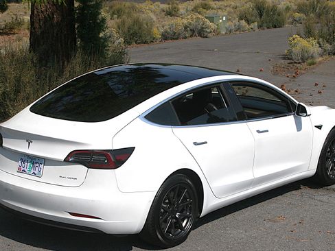 Used 2020 Tesla Model 3 Long Range image 2