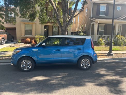 Used 2018 Kia Soul EV image 4