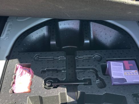 Used 2022 Toyota Corolla LE image 24