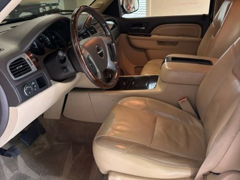 Used 2011 GMC Yukon XL Denali AWD/4WD image 12