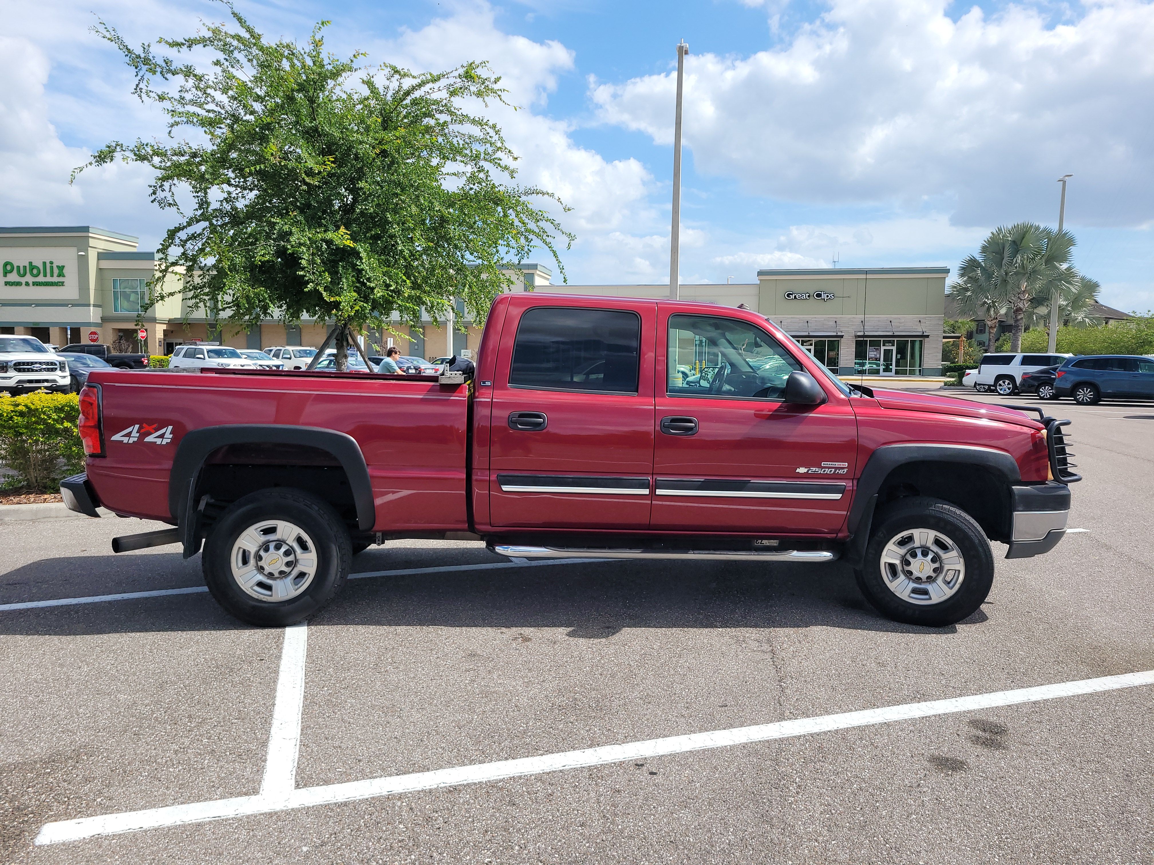 Used 2005 Chevrolet Silverado 2500 LS w/ Heavy-Duty Power Package AWD/4WD image 2