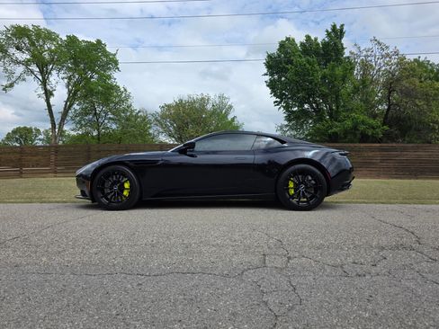 Used 2019 Aston Martin DB11 AMR image 2