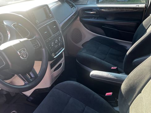 Used 2011 Dodge Grand Caravan Mainstreet w/ PWR Convenience Group image 6