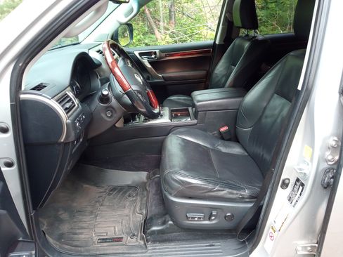 Used 2010 Lexus GX 460 image 8