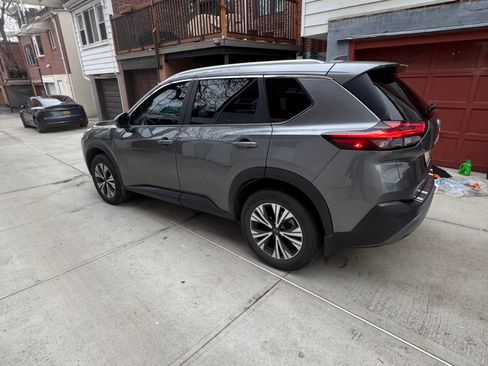 Used 2022 Nissan Rogue SV w/ SV Premium Package image 6