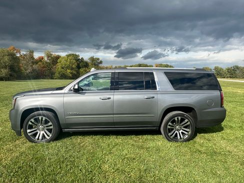 Used 2020 GMC Yukon XL Denali w/ Denali Premium Package image 2