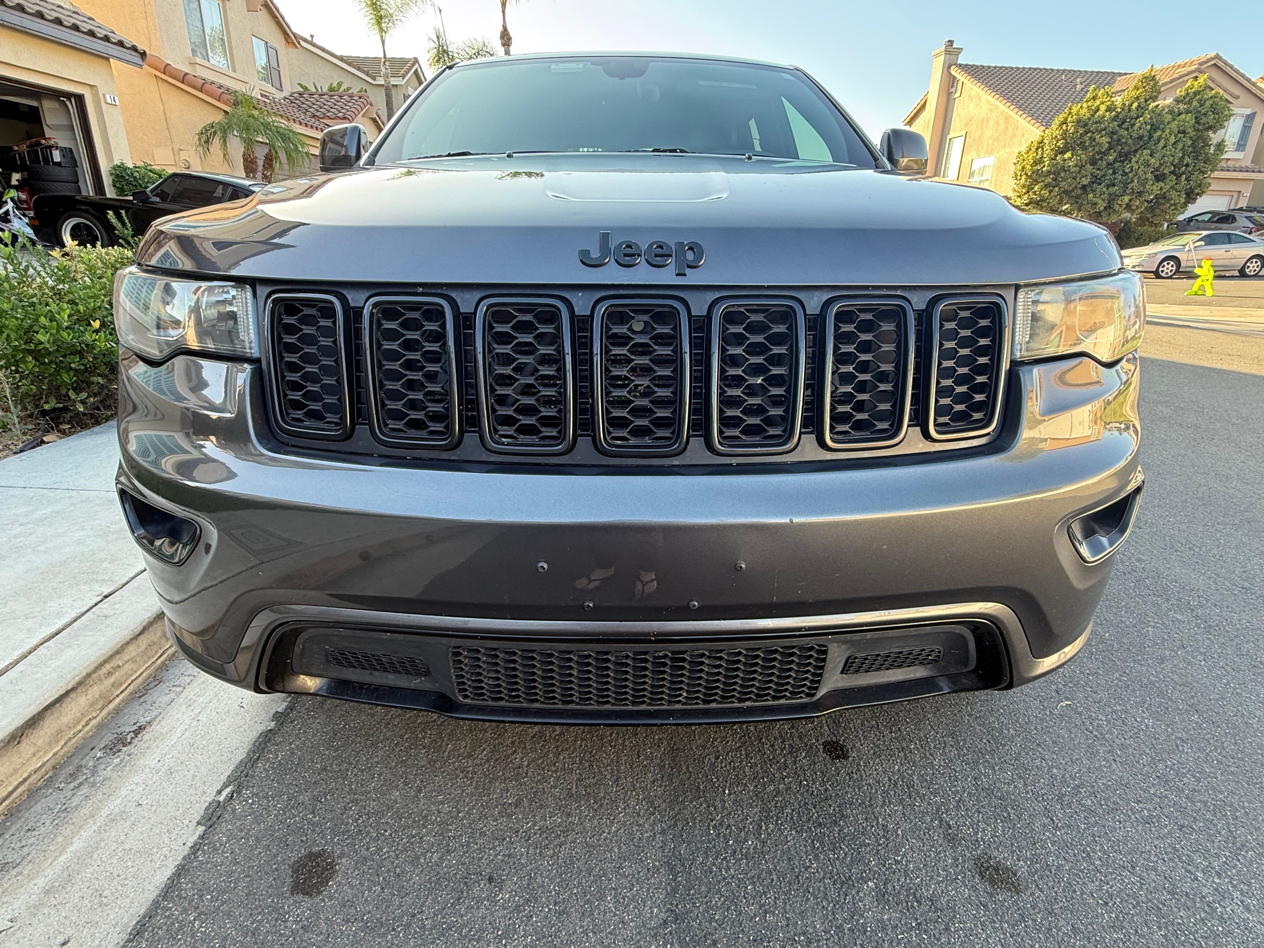 Used 2017 Jeep Grand Cherokee Laredo AWD/4WD image 6