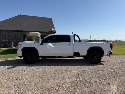 Used 2022 GMC Sierra 2500 SLT w/ SLT Preferred Package AWD/4WD image 1