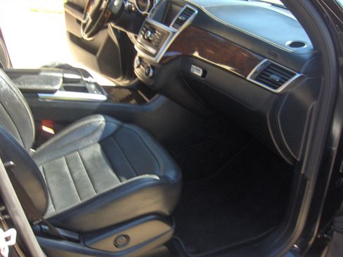 Used 2015 Mercedes-Benz ML 63 AMG 4MATIC w/ Driver Assistance Package image 13