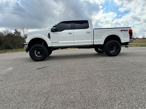 Used 2020 Ford F350 Lariat w/ Lariat Ultimate Package image 2