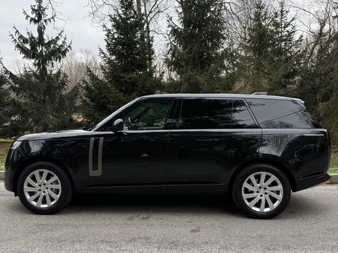 Used 2024 Land Rover Range Rover Long Wheelbase SE image 8