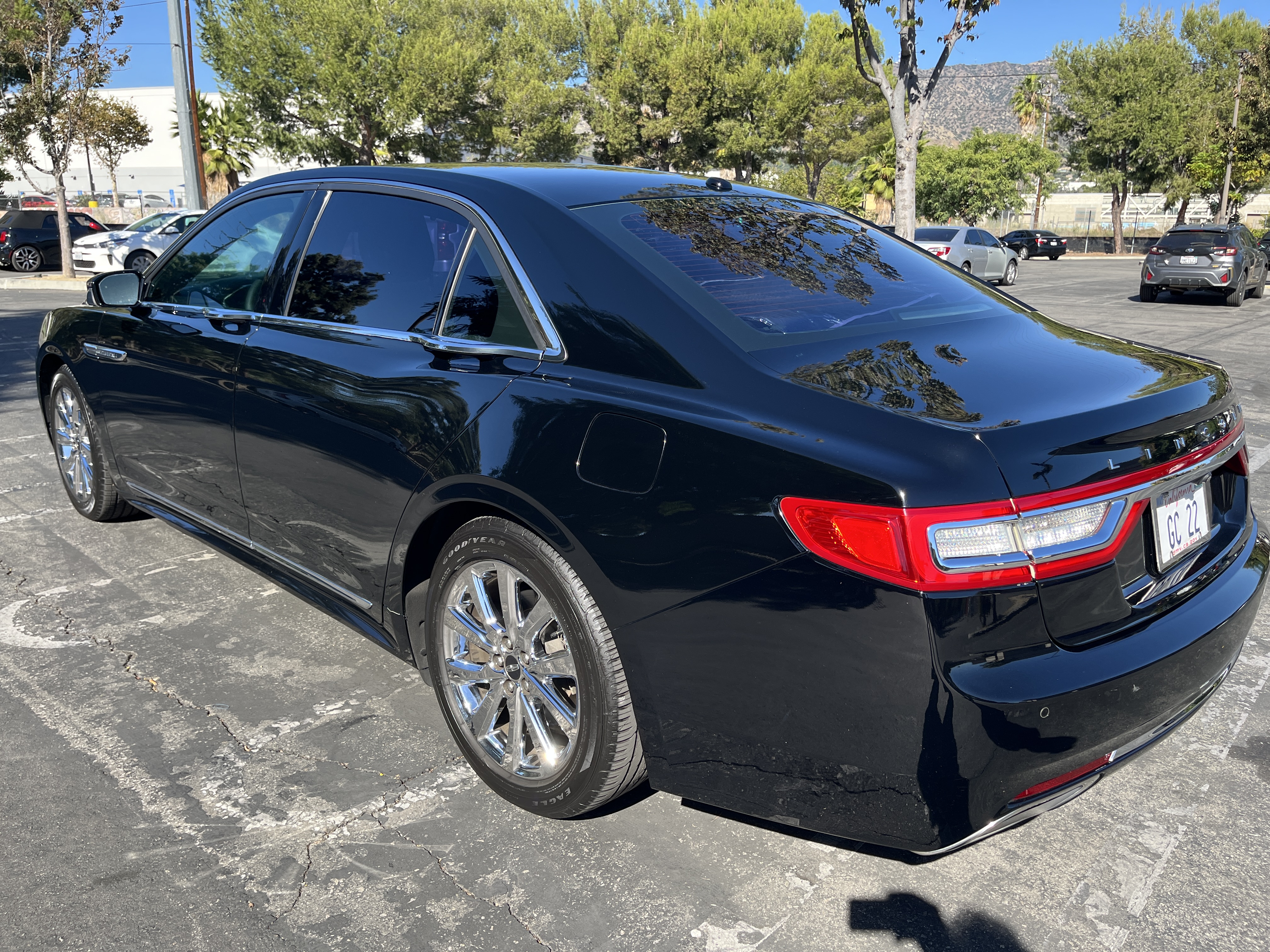 Used 2017 Lincoln Continental w/ Equipment Group 500A FWD image 5