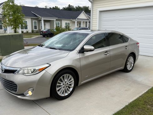 Used 2013 Toyota Avalon Limited FWD image 2
