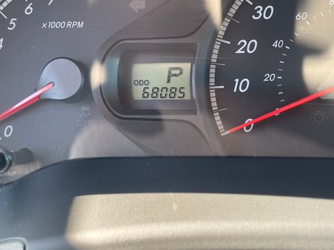 Used 2014 Toyota Sienna LE image 17