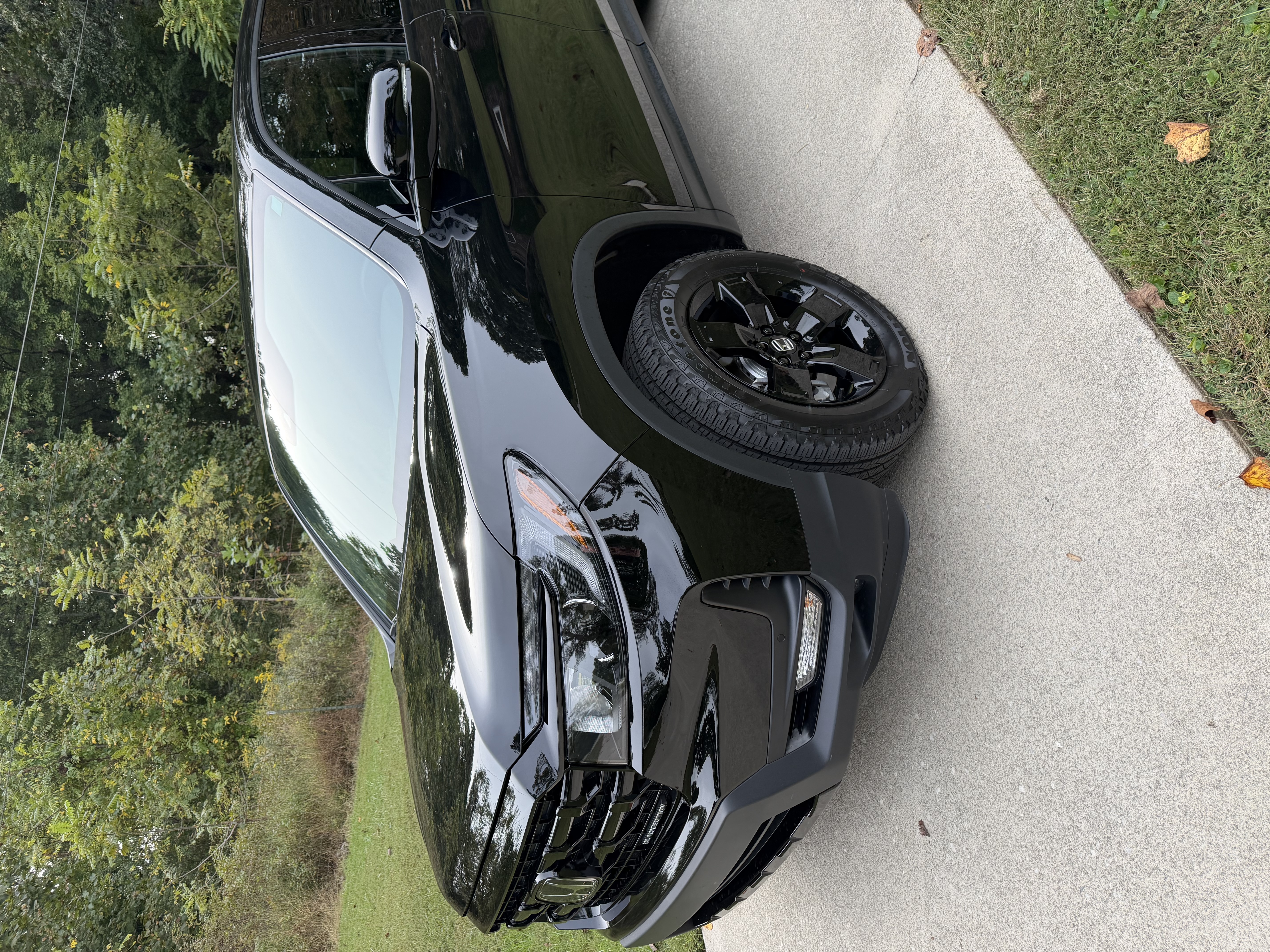 Used 2025 Honda Ridgeline Black Edition image 4