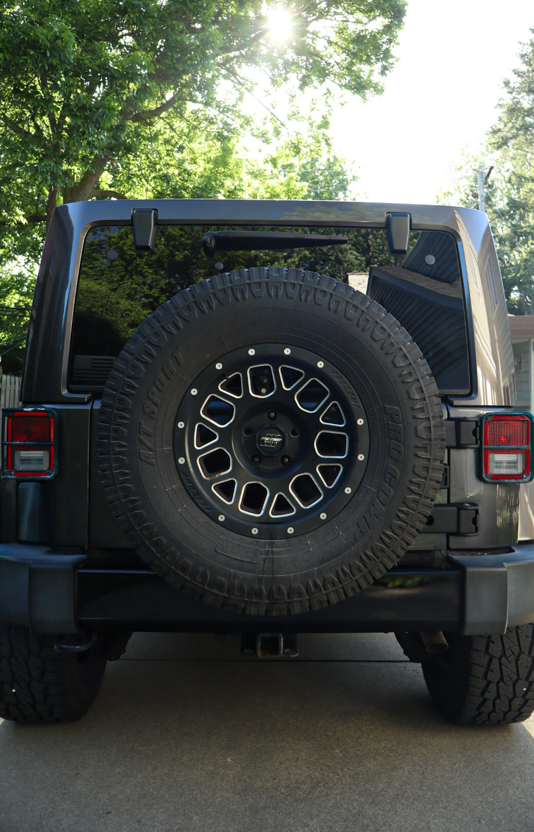 Used 2017 Jeep Wrangler Unlimited Sahara AWD/4WD image 9