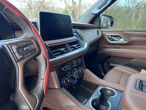 Used 2024 Chevrolet Suburban High Country w/ Advanced Technology Package image 14