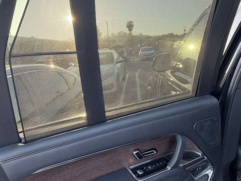 Used 2022 Land Rover Range Rover SE image 9