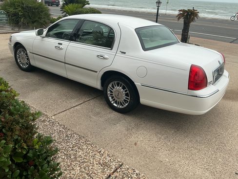 Used 2009 Lincoln Town Car Signature Limited RWD image 8