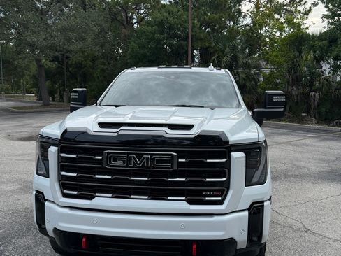 Used 2025 GMC Sierra 2500 AT4 w/ AT4 Premium Plus Package AWD/4WD image 4