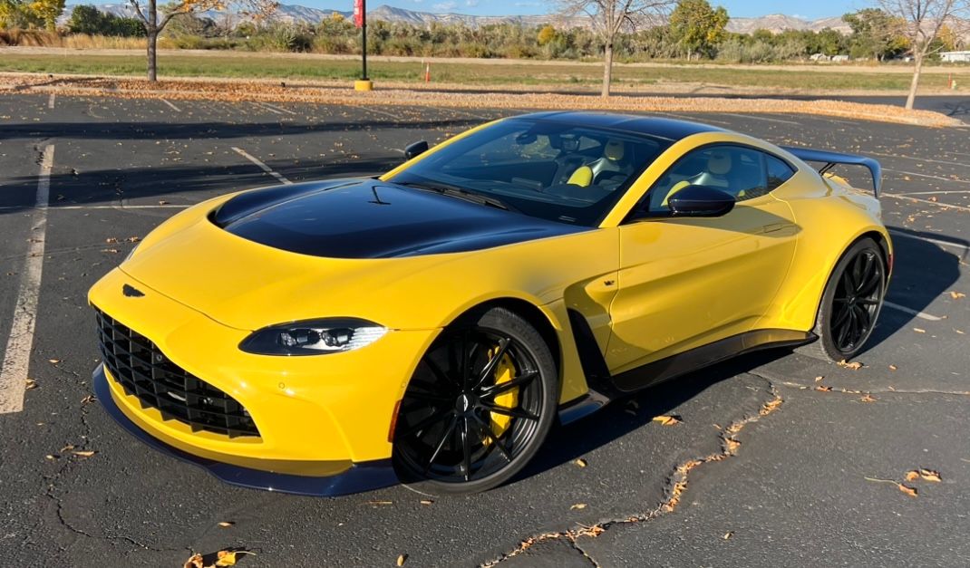 Used 2023 Aston Martin V12 Vantage RWD image 24