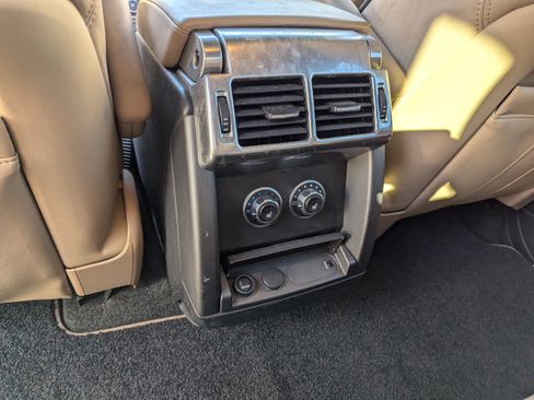 Used 2010 Land Rover Range Rover HSE image 12